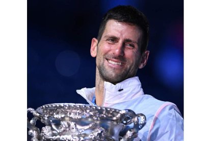 Novak Djokovic se vuelve a coronar en Australia. JAMES ROSS