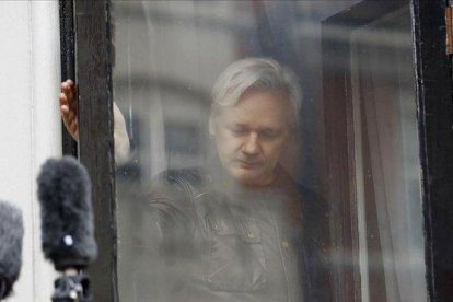 Imagen de Julian Assange en la embajada ecuatoriana en Londres en 2017.