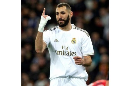 Benzema amplía una temporada más su vinculación con el Madrid.