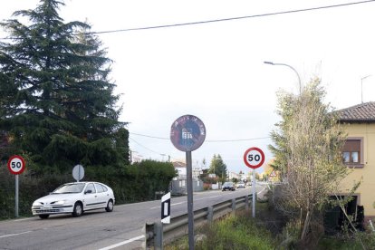 Tránsito en la carretera de Caboalles. FERNANDO OTERO