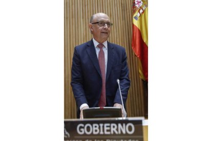 El ministro de Hacienda, Cristóbal Montoro. JUANJO MARTÍN