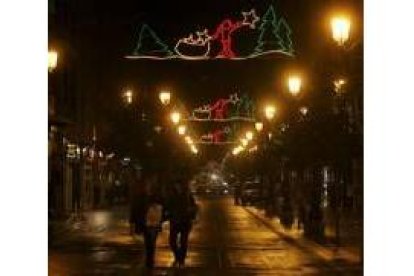 La foto tomada ayer noche muestra un detalle lumínico navideño