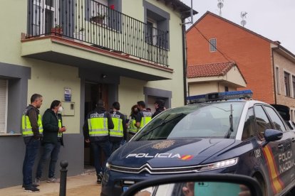 Actuación policial en Carbajal, durante las detenciones. DL