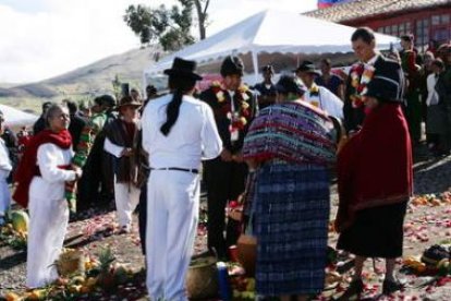 El presidente de Ecuador, Rafael Correa y el de Bolivia, Evo Morales, en la ceremonia.