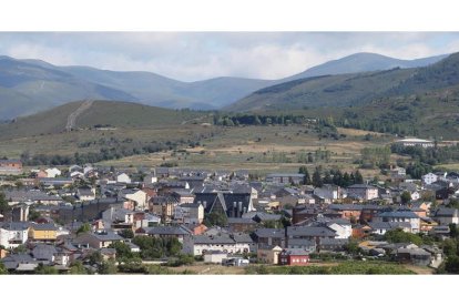 Vista de la localidad de Fabero, que junto a Bárcena, Lillo del Bierzo y San Pedro verán mejorado el servicio de agua potable. L. DE LA MATA