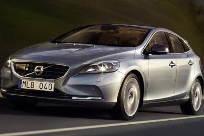 V40, desde una conducción «anticipativa» al airbag para protección de peatones.