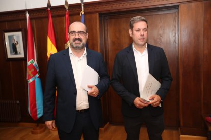 Marco Morala e Iván Alonso, minutos antes de la comparecencia ante los medios comunicación. L. DE LA MATA