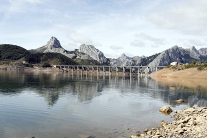 El embalse de Riaño en una imagen de archivo. MARCIANO PÉREZ