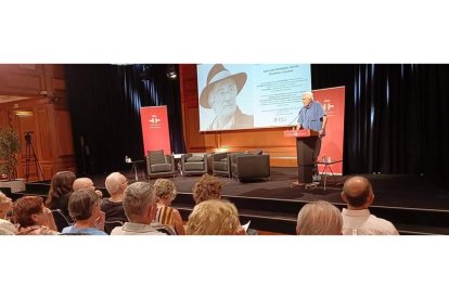 Un momento del homenaje celebrado ayer en el Instituto Cervantes. BENITO ORDÓÑEZ