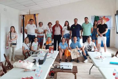 Foto de familia de los participantes en las actividades. DL