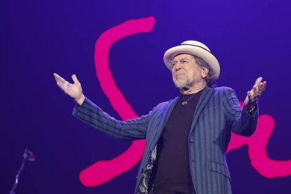 El cantante Joaquín Sabina cierra su gira "Contra todo pronóstico" con un último concierto en el Wizink Center en Madrid. JAVIER LIZÓN