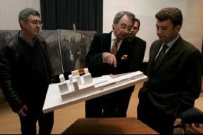 Máximo Álvarez, Ignacio Vicens y Riesco durante la presentación del proyecto en marzo del pasado año