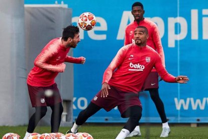 Los jugadores azulgranas preparan el partido de vuelta frente al Manchester United. ALEJANDRO GARCÍA