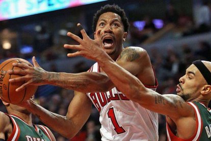 Derrick Rose, el base estrella de los Chicago Bulls, durante un partido contra los Milwaukee Bucks.