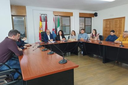 En el centro, Olegario Ramón e Irene González. DL