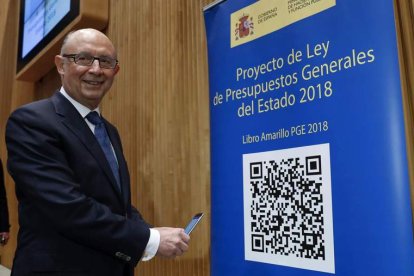 El ministro de Hacienda, Cristóbal Montoro, en la presentación en el Congreso del Proyecto de Presupuestos para 2018. CHEMA MOYA