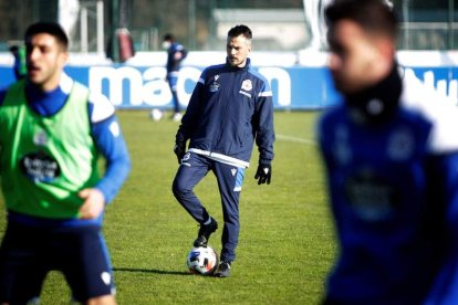 Rubén de la Barrera no seguirá como entrenador deportivista la próxima temporada. CABALAR