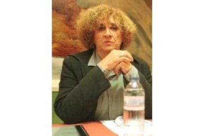 La escritora leonesa Elena Santiago estará hoy en la Feria del Libro