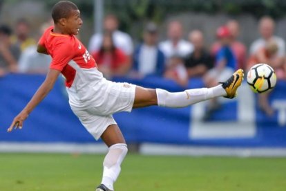 Mbappé, en un partido amistoso del Monaco contra el Fenerbahce