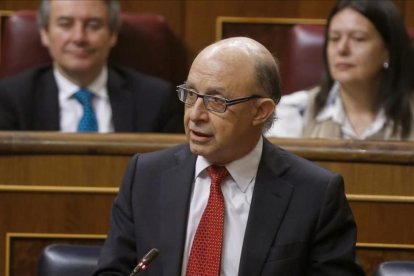 El ministro de Hacienda, Cristóbal Montoro, en el Congreso de los Diputados, en un imagen de archivo.