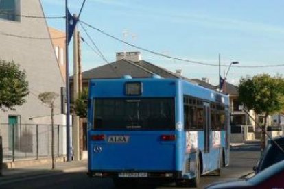 Uno de los viejos autobuses que recorren el municipio.