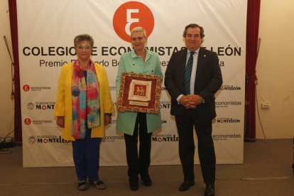 Nuria González, Beatriz Escudero y Francisco García Paramio. Fernando Otero