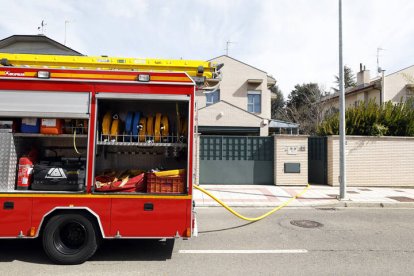 Un vehículo de los Bomberos de León. MARCIANO PÉREZ