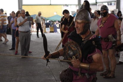 Representación de las luchas vadinienses en la feria. CAMPOS