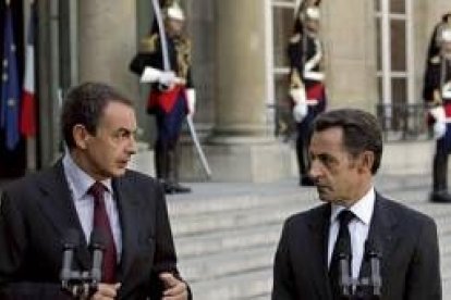 Rodríguez Zapatero y Nicolas Sarkozy comparecieron ante la prensa tras su almuerzo en París