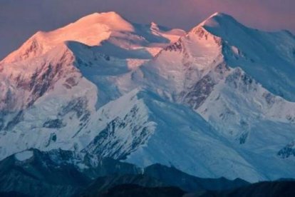 Vista de la montaña más alta de Norte América, ubicada en Alaska y cuyo nombre nativo significa "El Alto".