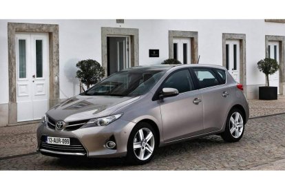 Imagen más estilizada y moderna en la renovada gama del Toyota Auris.