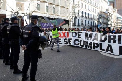 Marcha de taxistas por la calle Génova de Madrid. EDUARDO OYANA