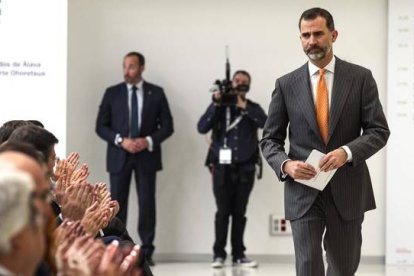 El rey Felipe VI, tras su intervención en la inauguración del XI Congreso Nacional de la Abogacía, en Vitoria, este miércoles, 6 de mayo.