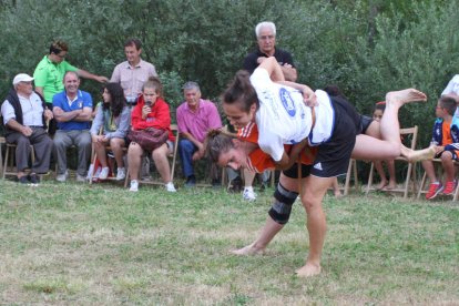 La primera final femenina, la de ligeros, se la ganaba Ana Fernández a la vigente campeona.