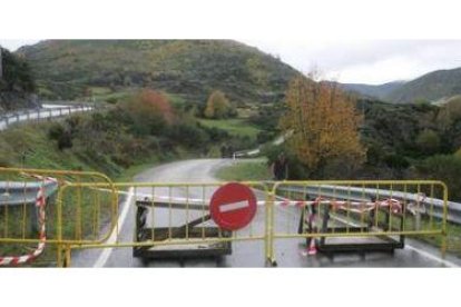 Una de las carreteras afectadas por las inundaciones.