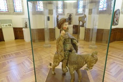 Imagen de la escultura de Santiago. PALACIO DE GAUDÍ