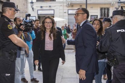 Mónica Oltra, este jueves, a su llegada a las Corts valencianas.