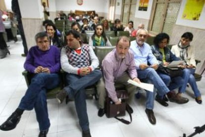 La ejecutiva local del PSOE se reunió en la sede de UGT en presencia de la dirección provincial.