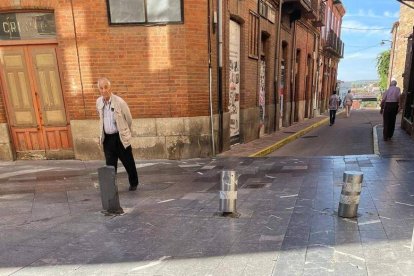 Los adoquines en varias calles están sueltos o rotos. DL