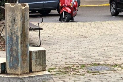 Imagen de la fuente y su entorno en la plaza de San Lorenzo.