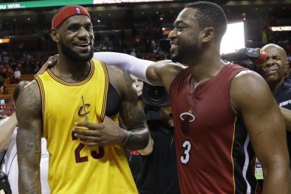 Dwyane Wade, al lado de su amigo Lebron James, en una imagen de archivo