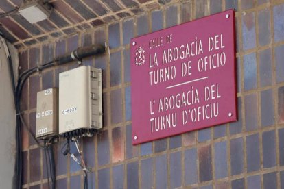 Imagen de archivo del cartel de la calle dedicada a los abogados del turno de oficio. FERNANDO OTERO