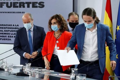 Juan Carlos Campos, María Jesús Montero, Pablo Iglesias y José Luis Ábalos, ayer. J.J. GUILLÉN