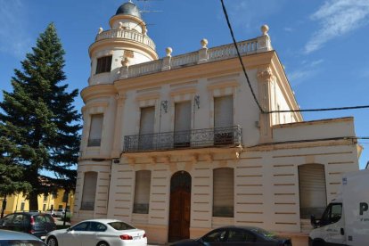 Palacete Eliseo Ortiz, un edificio de 1916 ubicado en el centro de Valencia de Don Juan. MEDINA