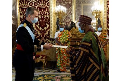 Felipe VI recibe al nuevo embajador de Ghana. CHEMA MOYA