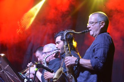 Sección de viento de la banda leonesa Goodman Collective en un concierto