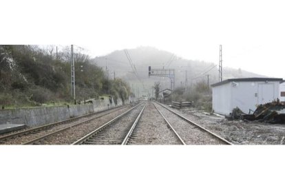 Vías del tren entre León y Asturias. FERNANDO OTERO