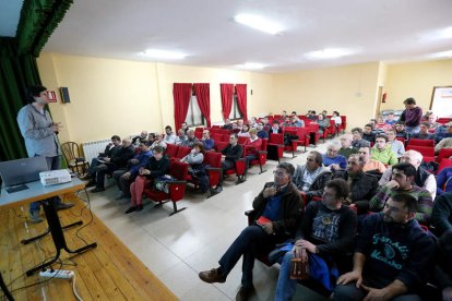 Momento de la jornada informativa celebrada ayer en Camponaraya. BARREDO