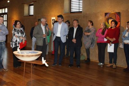 Autoridades y artistas aistieron el sábado a la inauguración de la muestra. DL