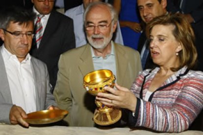 Fernández, Aparicio y Salgueiro, durante el recorrido de la muestra.